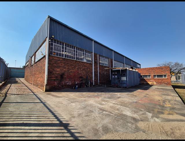 1,300M² WAREHOUSE FOR SALE IN KNIGHTS